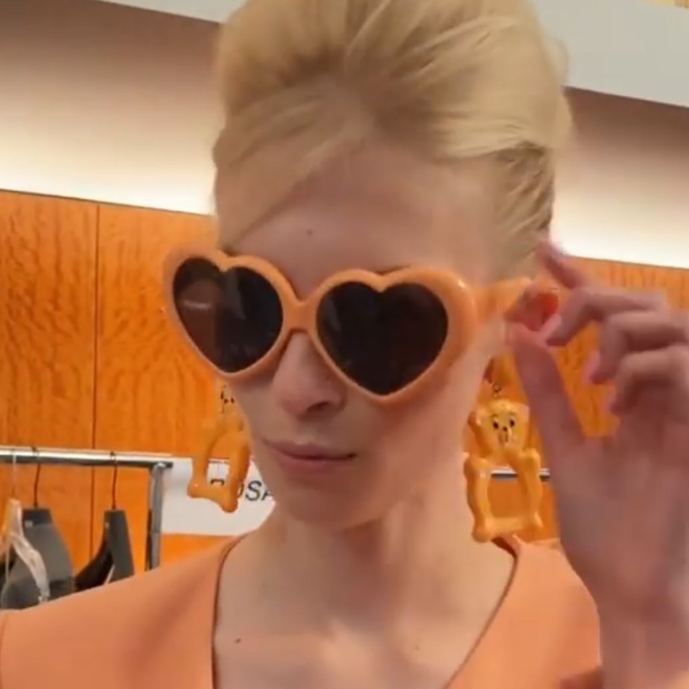 Moschino Sunglasses, New 195 - Picture 4 of 6